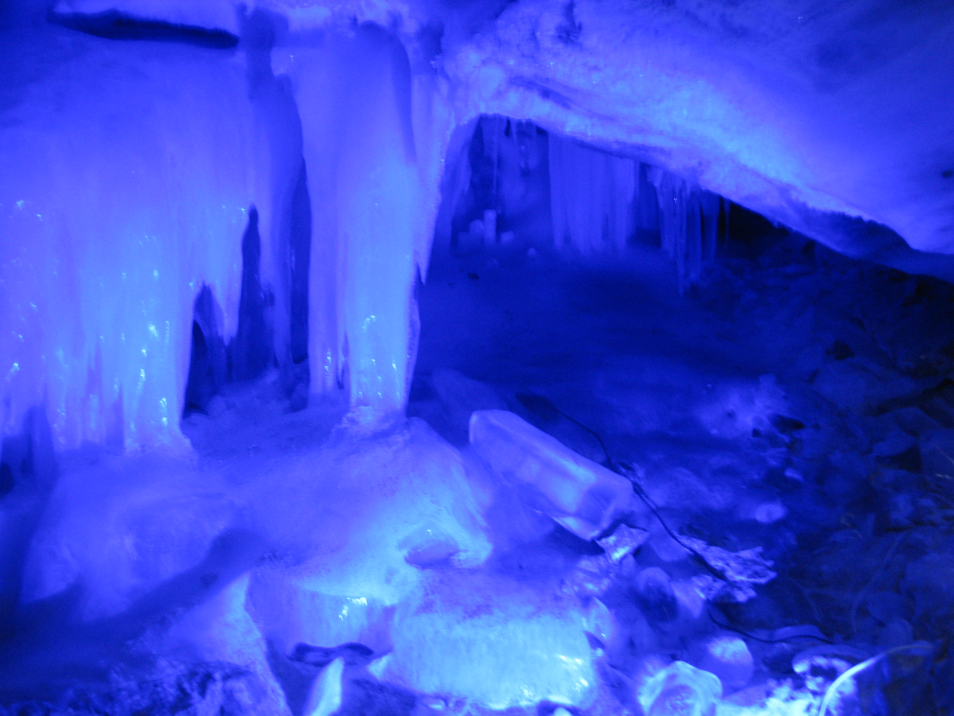 Кунгурская Ледяная пещера фон